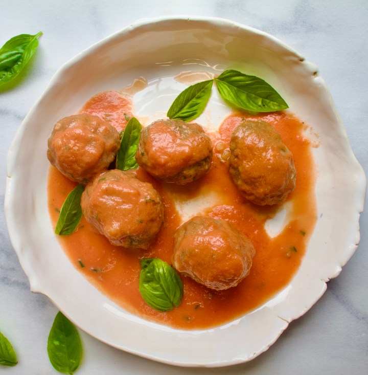 Meatballs stuffed with feta /&nbsp;Köfte